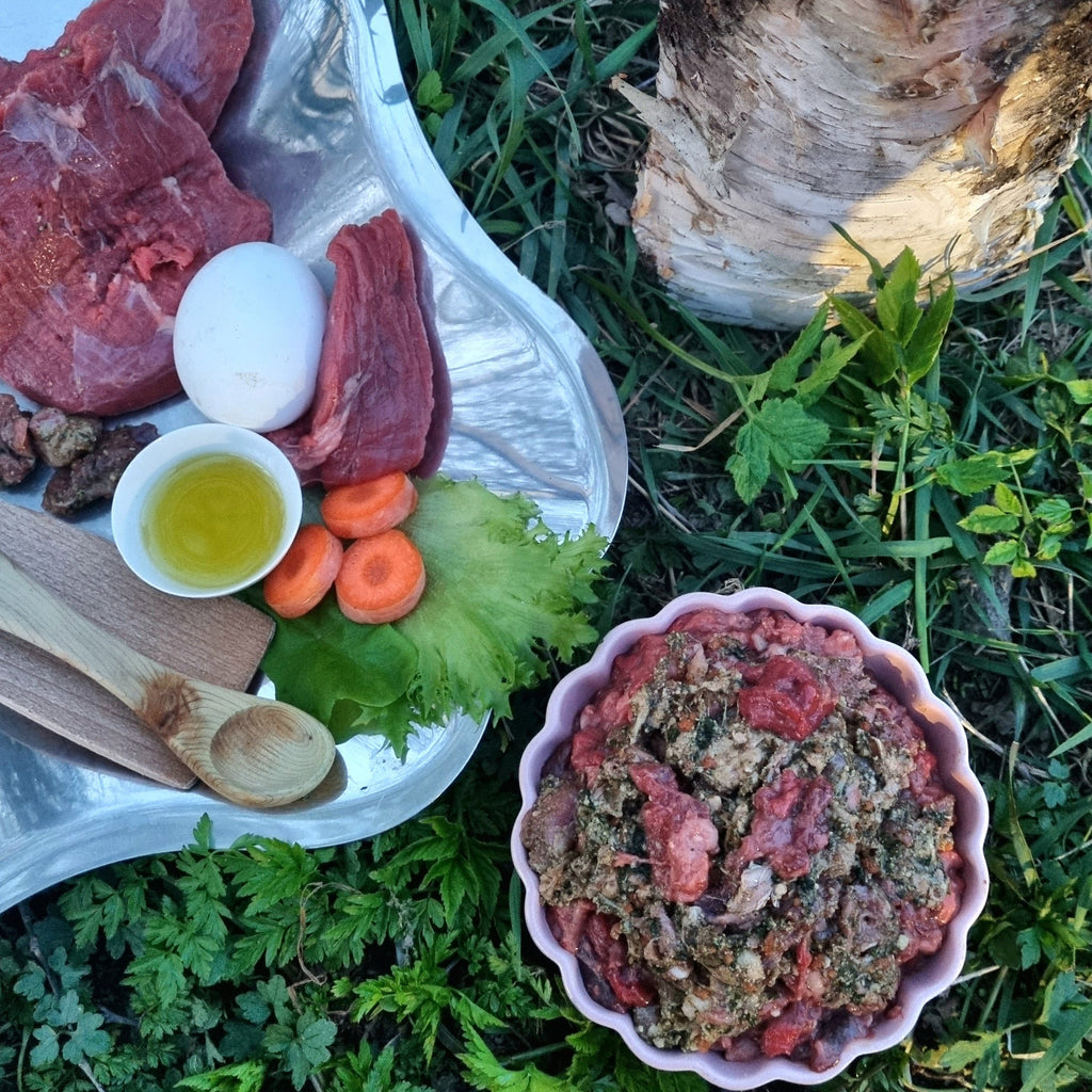 Huippu täysravinto, raakaruoka, lammas, nauta, koiranruoka, liha, jauheliha. Huippu Vapaana laiduntavan lampaan JA NAUDAN jauheliha KOIRALLE - TÄYSRAVINTO RAAKARUOKA LAMMAS KOIRALLE