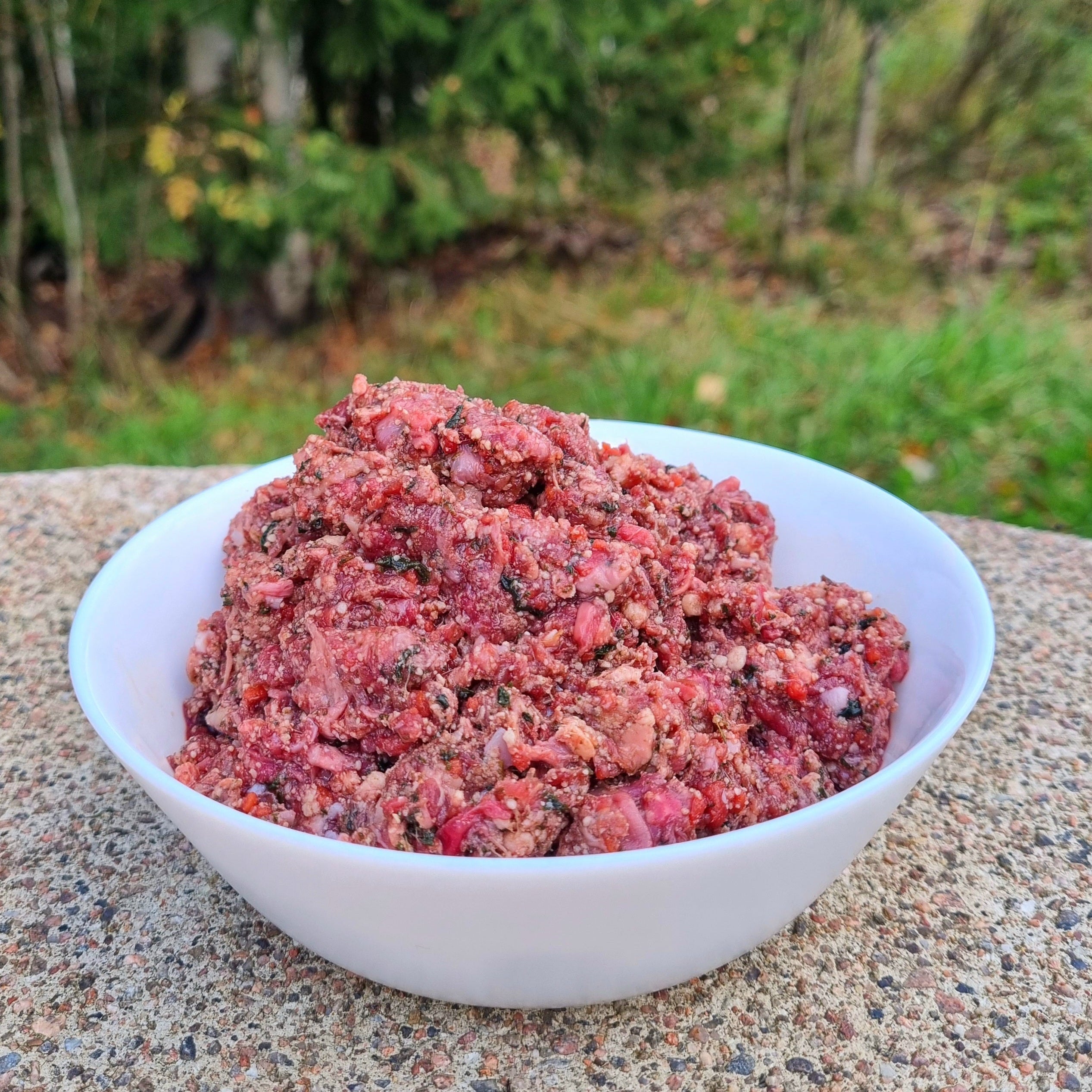 Huippu täysravinto vapaana laiduntava lammas & nauta + kasvikset koiralle, laadukas koiran raakaruoka. liha, joka sopii kun allerginen koira, herkkä koira
