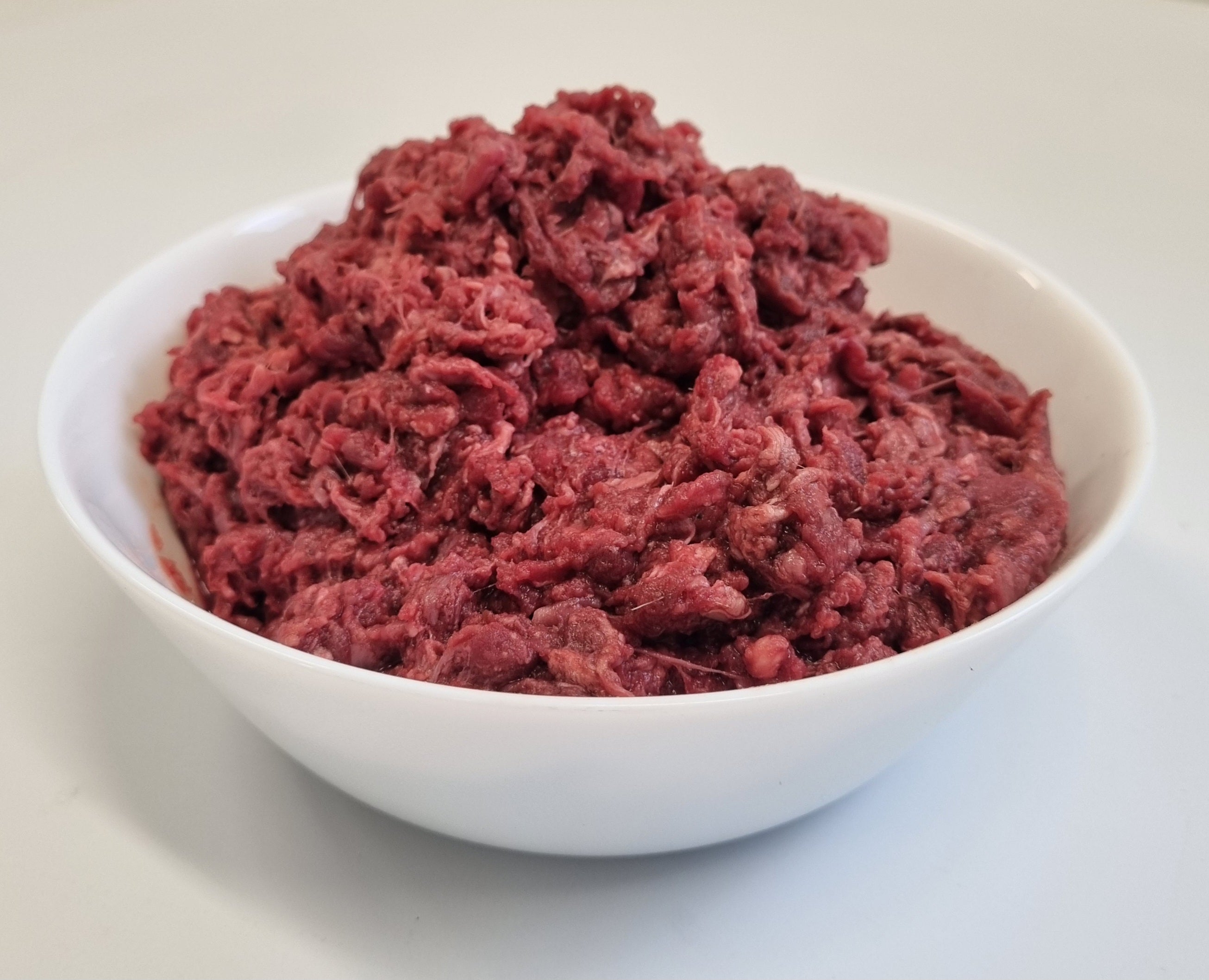 Huippu Peuran jauheliha liha koiralle, laadukas ja maistuva raakaruoka koiralle. Sopii allergiselle koiralle. Hyvä ruoka allergiselle koiralle. ja närästävälle tai ibd koiralle. Monoproteiini